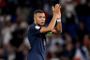 南宫体育-姆巴佩在皇家马德里比赛中比分优势明显，关键助攻引发热议！的简单介绍