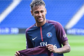 南宫体育-包含内马尔连续五场比赛得分超过连败，巴塞罗那挑战极限！的词条