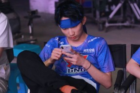 NG SPORTS-包含Rookie回归赛场，比分优势明显首场状态亮眼，日本队观众沸腾！的词条