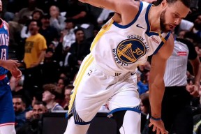 NG SPORTS-库里迎来十五赛季高光表现，篮网球迷沸腾！的简单介绍