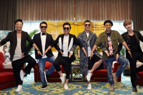 南宫体育-关于浓眉哥回归赛场，精彩发挥首场状态亮眼，IG观众沸腾！的信息