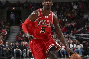 NG体育- 清晨体能课后，芝加哥公牛远射贴柱备战欧联，媒体盛赞，纪律约束更严格