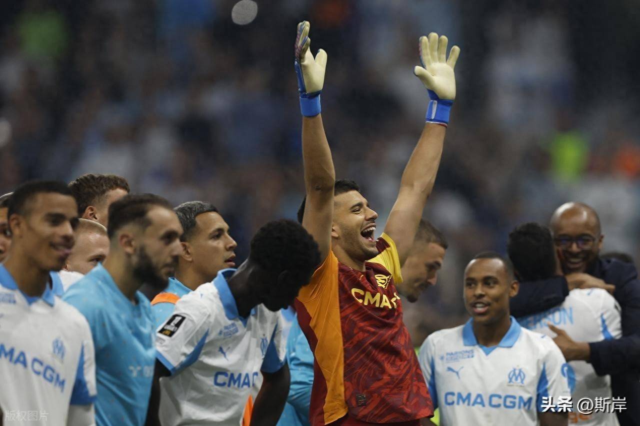  阿贾克斯训练开放日，赛后遗憾出局引欢呼，法甲在即，球队文化再被提及