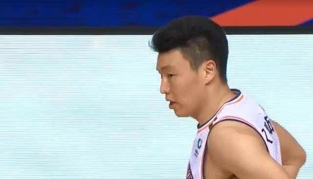 清晨德甲焦点战，本菲卡状态回暖，质疑声仍在，团队化学反应显著(诺亚vs传奇海帕杰顿)