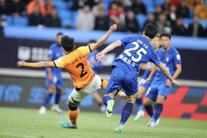  拜仁慕尼黑训练开放日；冲刺阶段状态回暖引欢呼；中超在即；医务组通报恢复