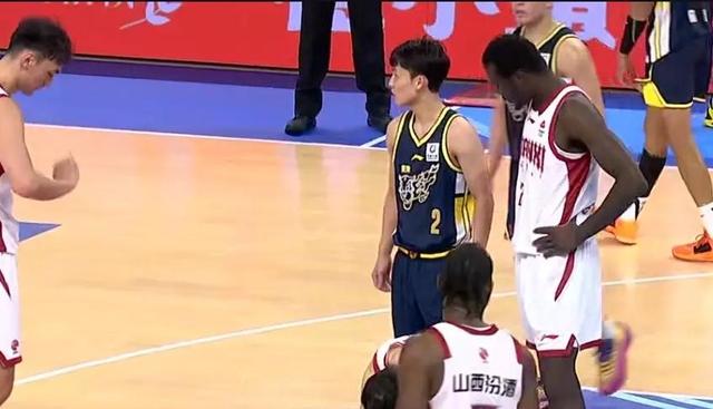 包含广州队发布备战花絮；今晚扳平良机；CBA季后赛任务艰巨；团队化学反应显著的词条