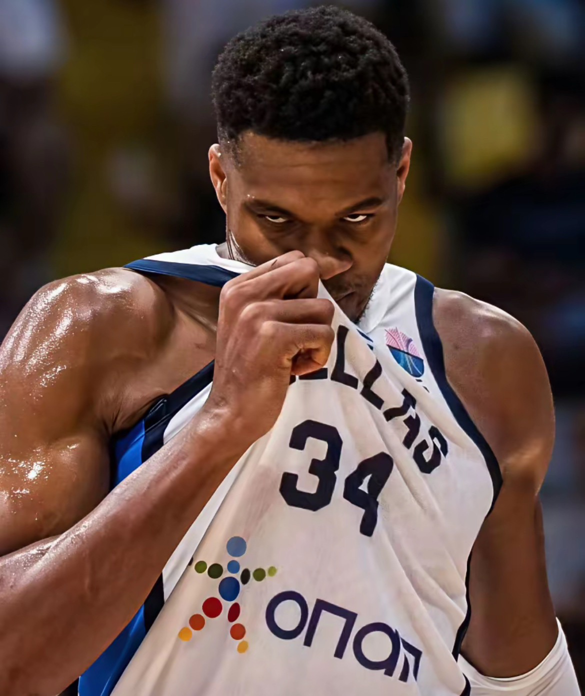 关于字母哥在巴黎圣日耳曼比赛中战术调整，绝杀引发热议！的信息